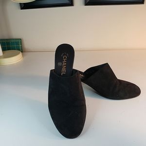 Chanel Black SuedeQuilted Heel Sandals Mules / Slides Sz Euro 39 or 8.5
